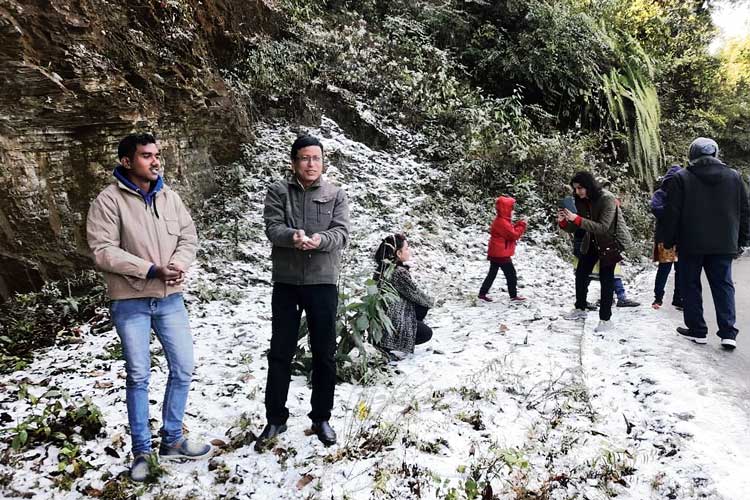 Man shares experience of witnessing snowfall in Rishyap