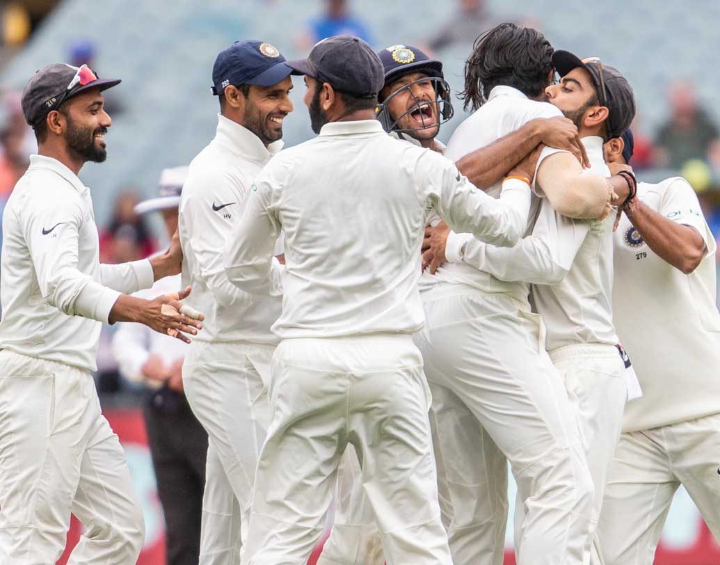 টস জিতে কোহালির ব্যাট করার সিদ্ধান্ত ভারতকে বাড়তি সুবিধা দিয়েছিল। এই টেস্ট জয়ের পর সৌরভ গঙ্গোপাধ্যায়ের রেকর্ড ছুঁলেন কোহালি। অধিনায়ক হিসাবে ১১টি অ্যাওয়ে ম্যাচ জেতার সুবাদে এল এই রেকর্ড।