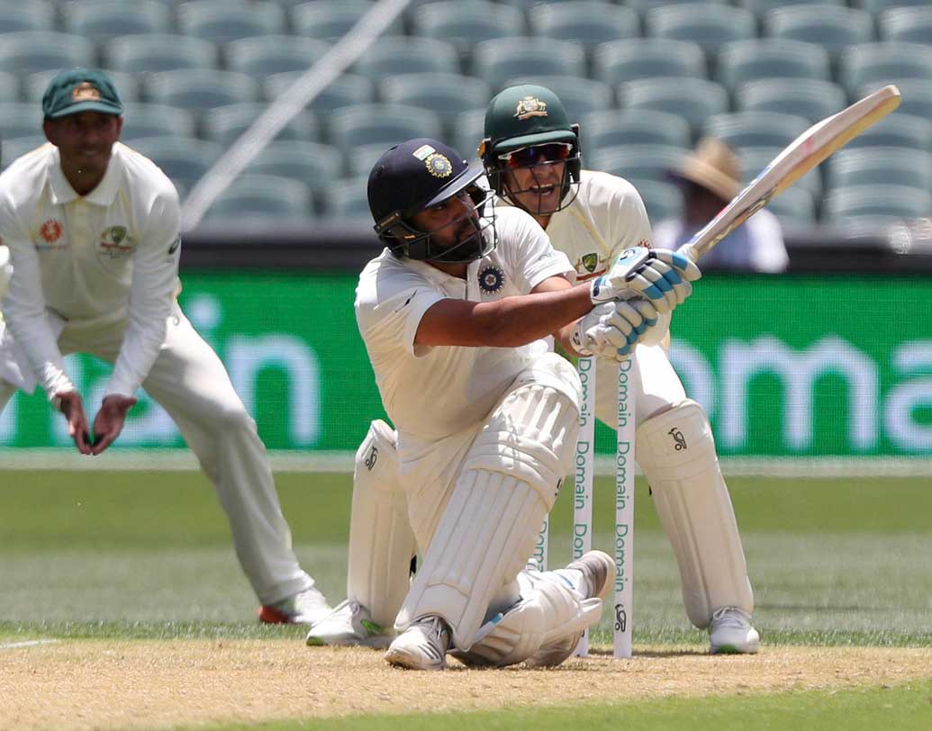 সহ-অধিনায়ক অজিঙ্ক রাহানে ও এই টেস্টে দলে ফেরা রোহিত শর্মাও বেশ ভাল ব্যাট করলেন। রাহানে ৭৬ বলে ৩৪ রান করে লায়নের বলে ফিরে যান। রোহিত অপরাজিত রইলেন ৬৩ রান করে।