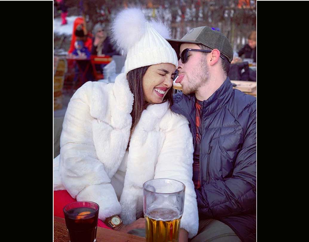 এ ছাড়াও প্রিয়ঙ্কা ও নিকের একটি ‘অ্যাডরেবল’ ছবিও পোস্ট হয়েছে সোশ্যাল মিডিয়ায়। এই ছবিতে দেখা গিয়েছে, অত্যন্ত ঘনিষ্ঠ মুহূর্তের প্রিয়ঙ্কা ও নিককে।