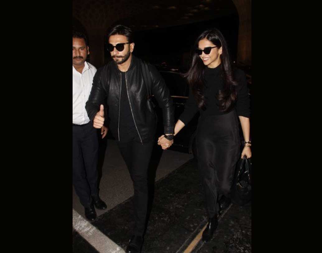 মধুচন্দ্রিমায় কোথায় যাচ্ছেন এই নবদম্পতি? দীপিকা-রণবীর কিন্তু সে বিষয়ে খোলসা করে কিছুই বলেননি। তবে রণবীরের ‘সিম্বা’-র বক্স অফিস কালেকশন বাড়তে থাকায় হাল্কা মেজাজেই রয়েছেন তিনি। দীপিকাকেও হাসিমুখেই দেখা গিয়েছে।