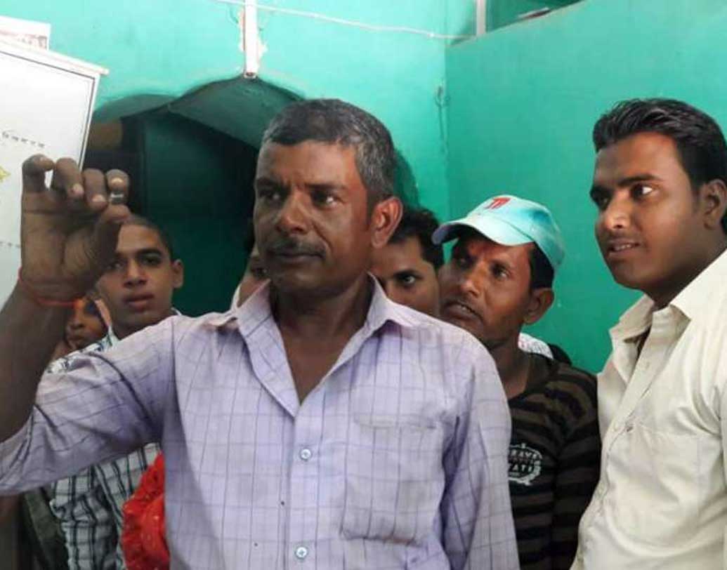 উত্তরপ্রদেশের ঝাঁসির এক বাসিন্দা রাহুল আগরওয়াল এই হিরে কিনেছেন স্থানীয় নিলাম ঘর থেকে।