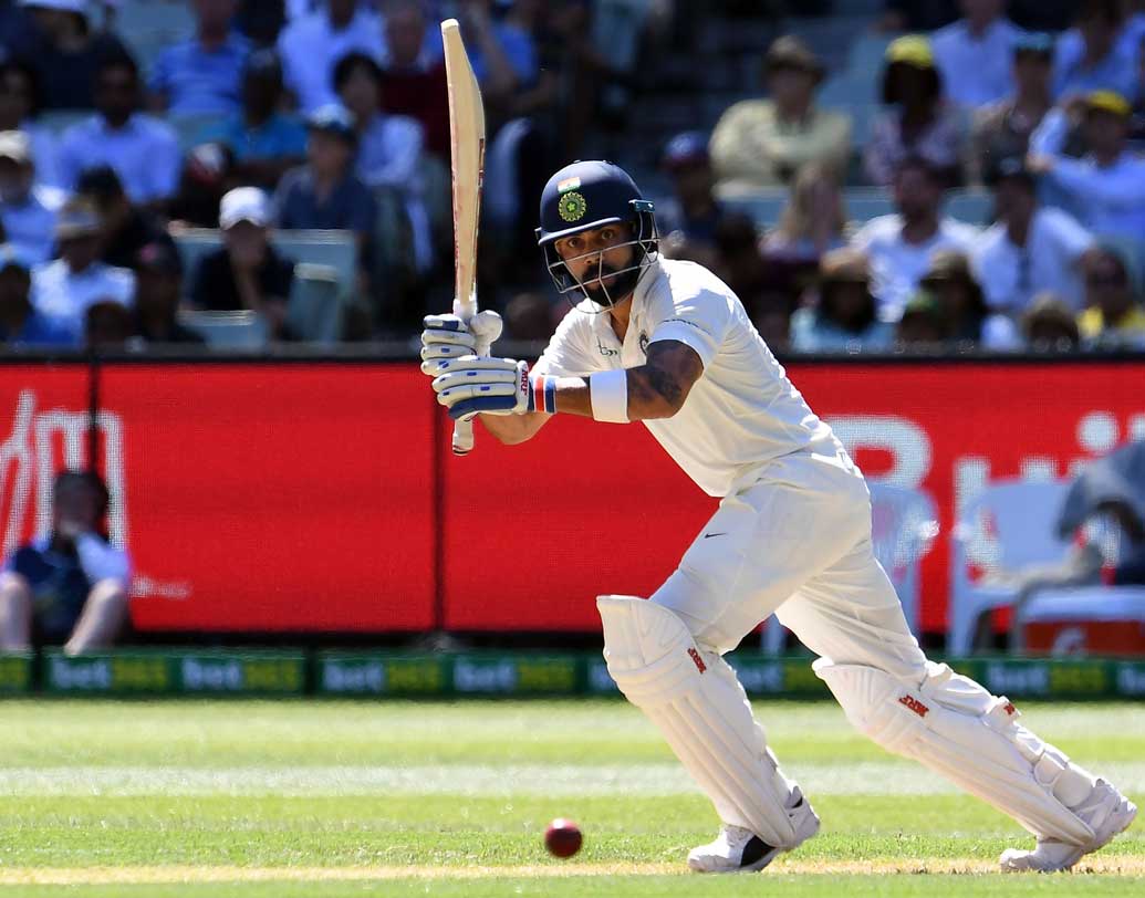 অধিনায়ক হিসাবে ১১টি অ্যাওয়ে ম্যাচ জেতার সুবাদে এল এই রেকর্ড। ২৪ ম্যাচ খেলেই কোহালি এই রেকর্ড ছুঁলেন। সৌরভ এই রেকর্ড গড়েছিলেন ২৮টি ম্যাচে অধিনায়কত্বের পর।