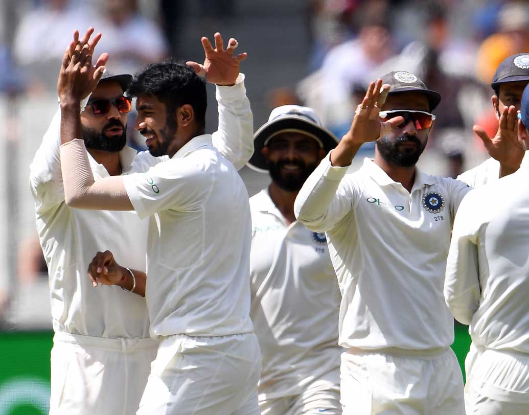 এ ছাড়াও অস্ট্রেলিয়ার মাটিতে এক টেস্টে সবচেয়ে বেশি আট উইকেট দখলের রেকর্ড ছিল কপিল দেব ও অজিত আগরকরের। বুমরার হাত ধরেই এই প্রথম নয় উইকেট পেলেন কোনও ভারতীয়।