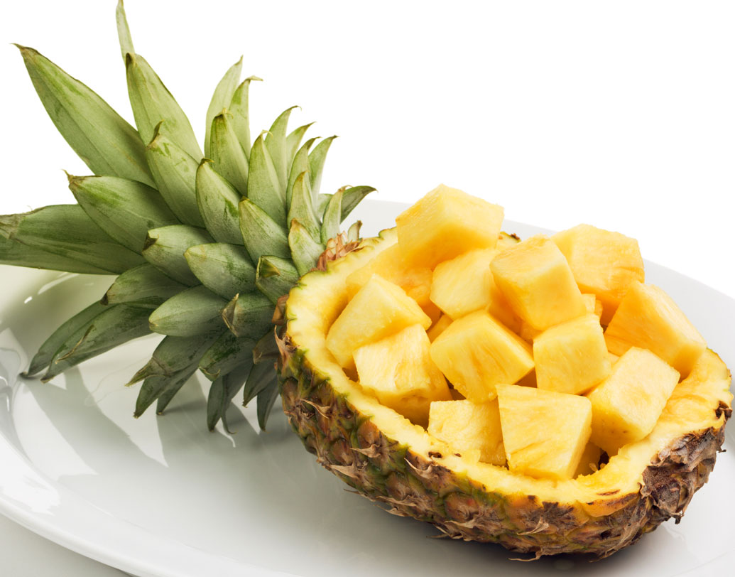 পিরিয়ডের যন্ত্রণা কমাতে পারে আনারসও। আনারসে থাকাব্রোমেলিন অ্যান্টিইনফ্লেমটরি। প্রাকৃতিক বেদনানাশক হিসাবেও এর সুনাম আছে। তাই গরমকালে পিরিয়ডের সমস্যা ও ব্যথা থেকে দূরে থাকতে আনারস খান নিয়ম করে। আজকাল সংরক্ষণের জাদুতে আনারসও সারা বছর মেলে। তবে আনারসের প্যাকেটজাত রস বা অসময়ের আনারস না খাওয়াই ভাল।