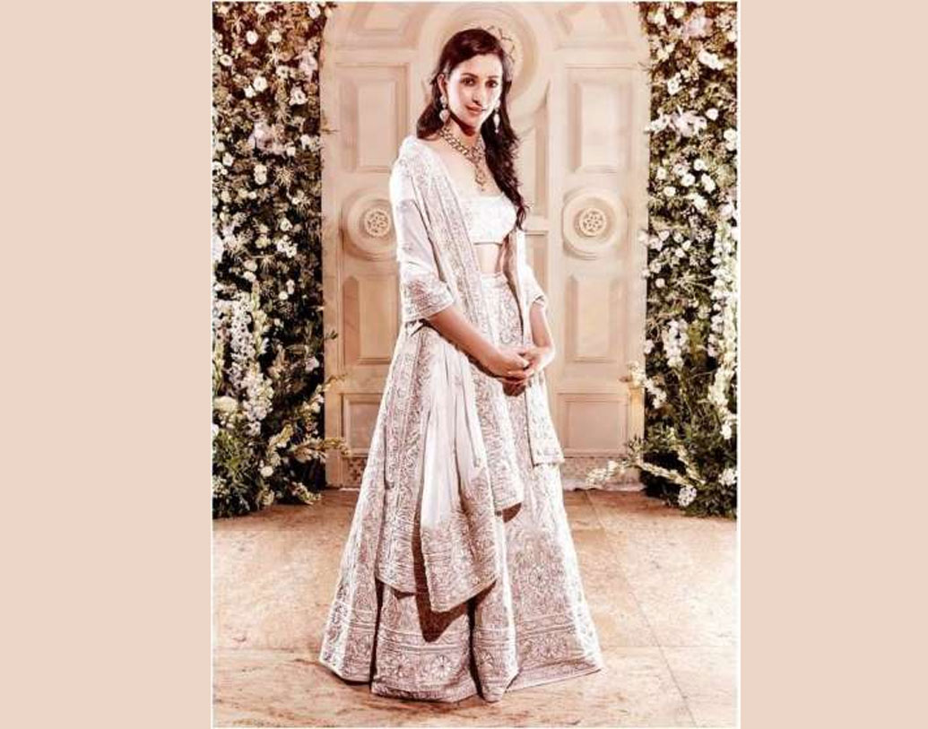 এই তরুণী ইনস্টাগ্রামেও রয়েছেন। প্রায়ই নানারকম পোস্টও করেন। বলিউডের ওই সেলেবের সঙ্গেও ছবি পোস্ট করতে দেখা গিয়েছে তাঁকে বহুবার।