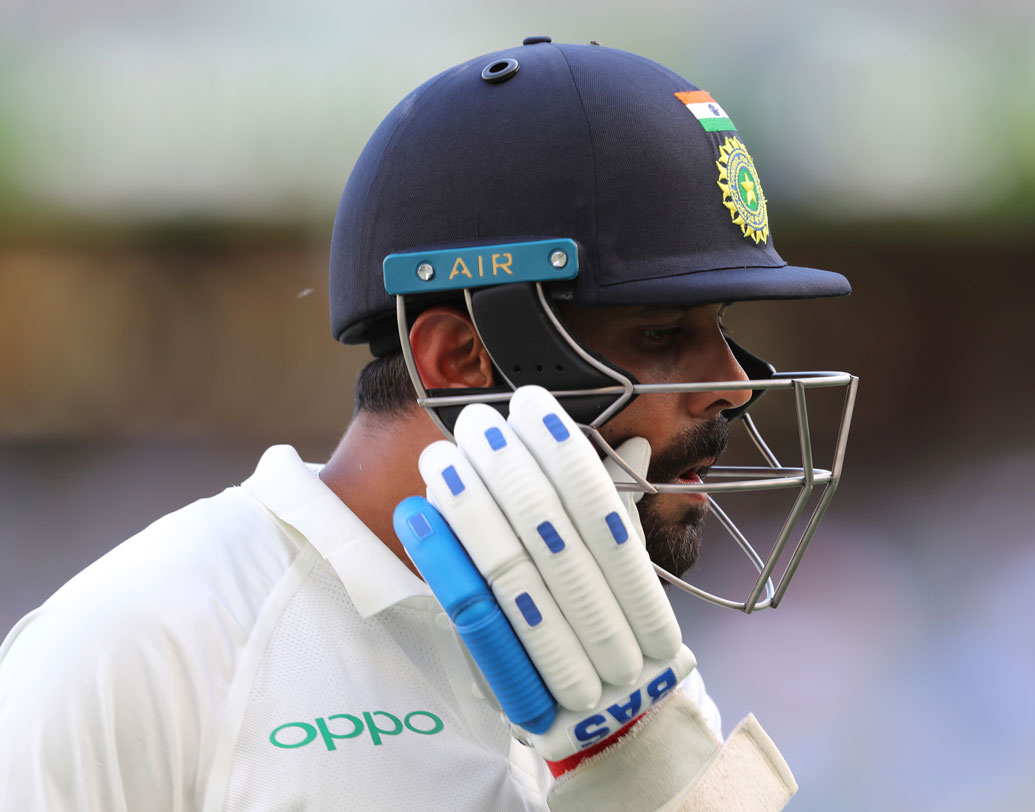 আফগানিস্তানের বিরুদ্ধে একটি সেঞ্চুরি করেছিলেন মূরলী বিজয়। কিন্তু তার পর আর সাফল্য সে ভাবে আসেনি। ইংল্যান্ডের বিরুদ্ধে দুই টেস্ট মিলিয়ে মাত্র ২৬ রান করেছিলেন বিজয়।