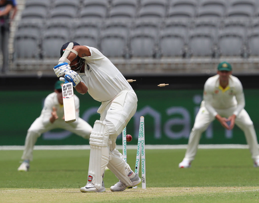 অস্ট্রেলিয়ায় চলতি সিরিজের চারটি ইনিংসে মোট ৪৯ রান করেছেন বিজয়। দল থেকে বাদ পড়েছেন। পৃথ্বী শ-ময়াঙ্ক আগরওয়ালদের মতো তরুণরা চলে আসায় দলে সুযোগ পাওয়া বেশ মুশকিল বিজয়ের।
