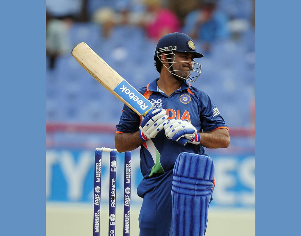 ধোনি আইপিএলে ভাল খেলেছেন যদিও। তবে একদিনের ম্যাচে জাতীয় দলের হয়ে একেবারেই সফল নন। যদিও ২০১৯ সালের বিশ্বকাপে প্রাক্তন বিশ্বকাপারের অভিজ্ঞতাকে কাজে লাগাতে চাইবেন হয়ত নির্বাচকরা।