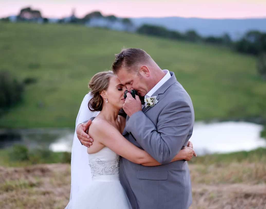 অস্ট্রেলিয়ার মালেনিতে রোবি ক্যাম্পবেল বিয়ে করছেন স্টিফানি অ্যাগ্নিউকে। রোবির সঙ্গে আলাপের সময়ই ঘটে মারাত্মক দুর্ঘটনা।