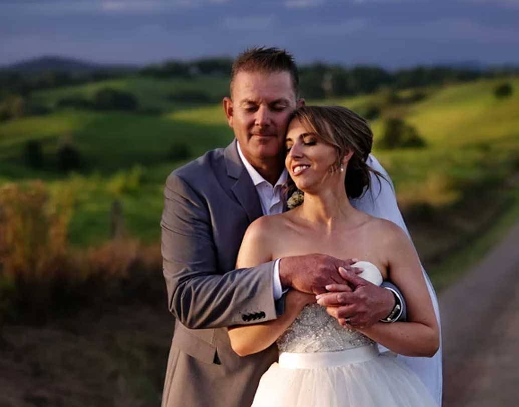 স্টিফানি বলেন, এই মুহূর্ত ভোলার নয়। তবে ভালবাসার মানুষটি যে খুব লম্বা তা তিনি জানেন। রোবি ৬ ফুট ৪ ইঞ্চি লম্বা আর স্টিফানি ৫ ফুট ৪ ইঞ্চি।