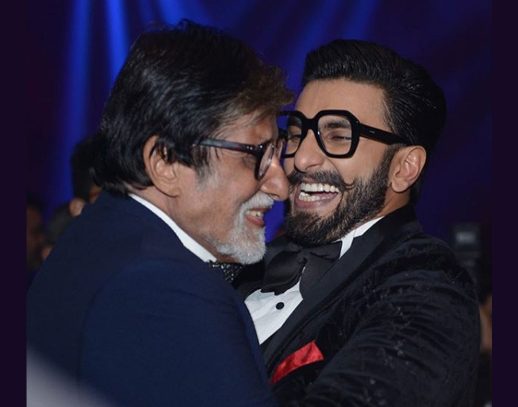 রিসেপশনে ডিজে-র দায়িত্বে কে ছিলেন জানেন কি? অমিতাভ বচ্চন স্বয়ং। আর ডিজে সেজেই চালিয়ে দিলেন ‘জুম্মা চুম্মা দে দে’। ১৯৯১-এর ‘হম’ ফিল্মের সেই সুপারহিট গানটা। আর পায় কে?