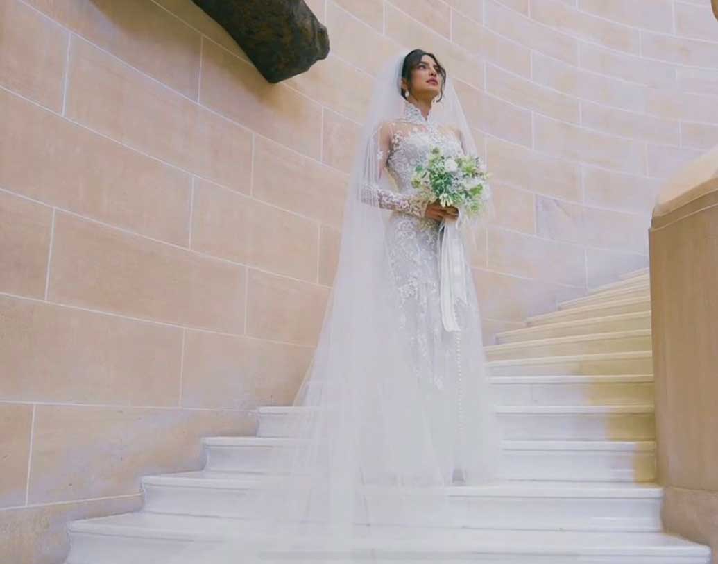 ইনস্টাগ্রামে বিয়ের ছবি পোস্ট করে প্রিয়ঙ্কা লেখেন, ‘‘আমাদের চিরদিনের যাত্রা শুরু হল।’’ নিক লেখেন, ‘‘আমার জীবনের সবচেয়ে আনন্দের মুহূর্ত।’’