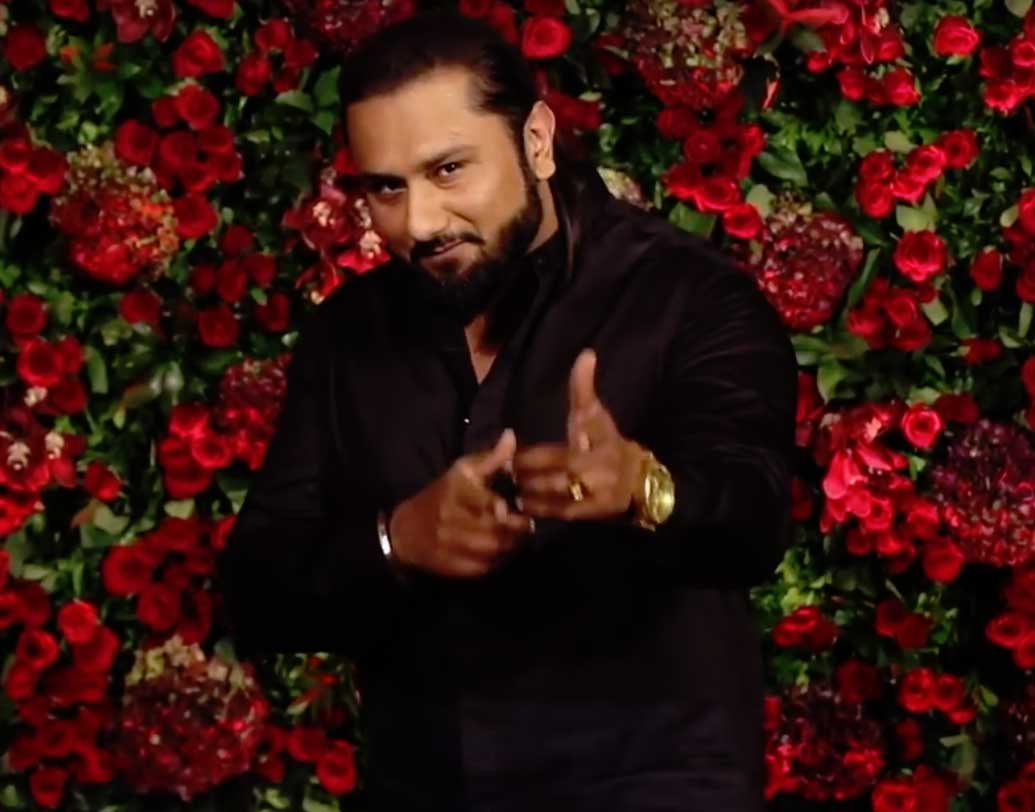 তবে সেই খবরকে ফুৎকারে উড়িয়ে দিয়েছিলেন গায়ক নিজেই। সংবাদমাধ্যমকে হানি জানিয়েছিলেন, বাইপোলার ডিসঅর্ডারে তিনি ভুগছিলেন। উত্তরপ্রদেশের নয়ডায় নিজের বাড়িতেই প্রায় ১৮ মাসেরও বেশি সময় ধরে ছিলেন গায়ক।