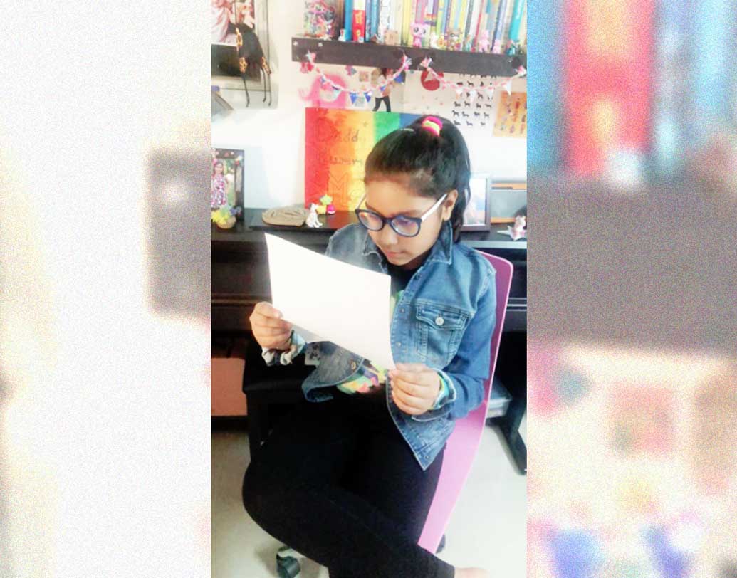 সেই দিনই নিধি পরিষ্কার বুঝে গিয়েছিলেন যে, এমন নানাবিধ খবর পড়ার খিদে ছোটদের মধ্যে রয়েছে। যে সাতজনের টিম নিধি তৈরি করলেন, তাঁদের কাজ করার শর্ত ছিল মাত্র দু’টি। এক, সপ্তাহে এক দিন তাঁদের এই পত্রিকার জন্য কাজ করতে হবে। দুই, কাজ এক দিন করলেও বাড়ির বাচ্চাদের রোজ পেপারটা পড়াতে হবে।