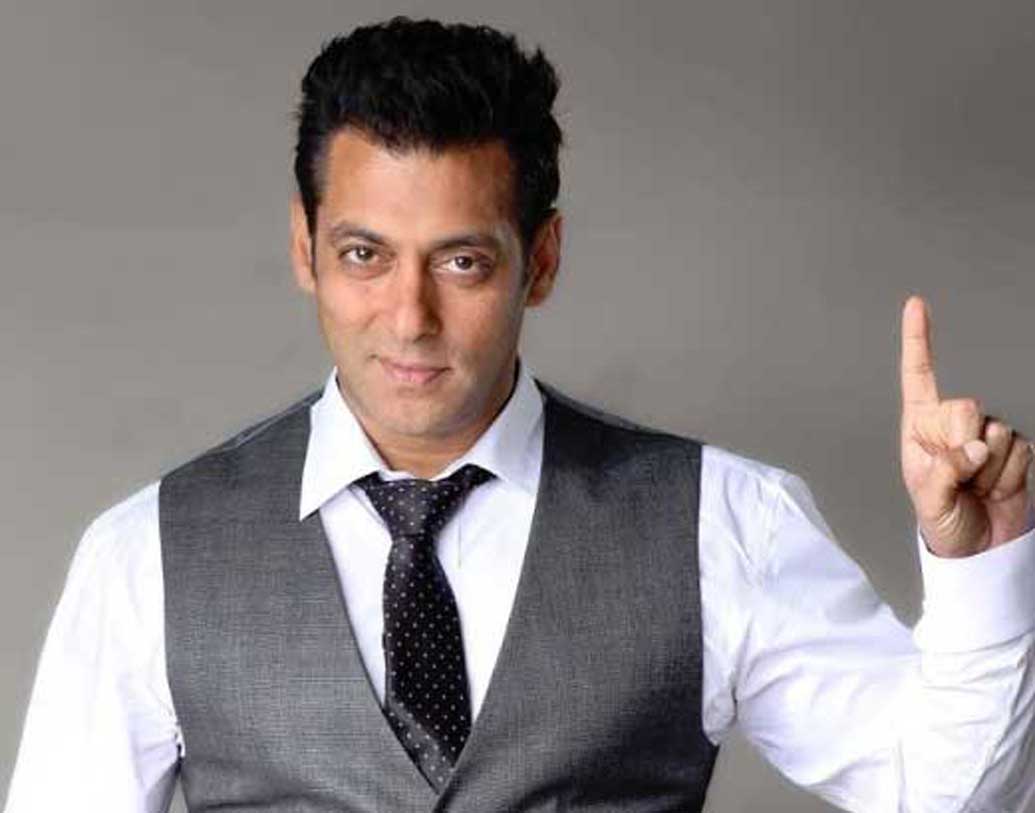 এ দেশের ১০০ জন সবচেয়ে বেশি আয়ের সেলিব্রিটির তালিকা প্রকাশ করেছে ফোর্বস। ২০১৭ সালের ১ অক্টোবর থেকে ২০১৮-এর ৩০ সেপ্টেম্বর পর্যন্ত তাঁদের  আর্থিক রোজগারের ভিত্তিতেই এই তালিকা প্রকাশিত।