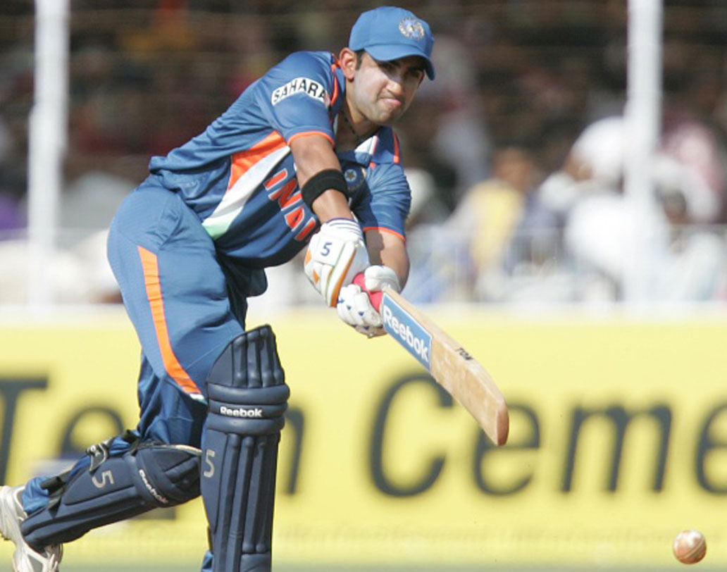 ২০০৯ তে কলকাতায় শ্রীলঙ্কার মুখোমুখী টিম ইন্ডিয়া। প্রথমে ব্যাট করে পঞ্চাশ ওভারে শ্রীলঙ্কা করেছিল ৩১৫ রান। ইনিংসের শুরুতেই ফিরে গিয়েছিলেন সচিন-সহবাগ। সে দিন তরুণ বিরাট কোহালিকে সঙ্গে নিয়ে গম্ভীর করেন অপরাজিত ১৫০। ভারতে সাত উইকেটে ম্যাচ জিতে যায়।