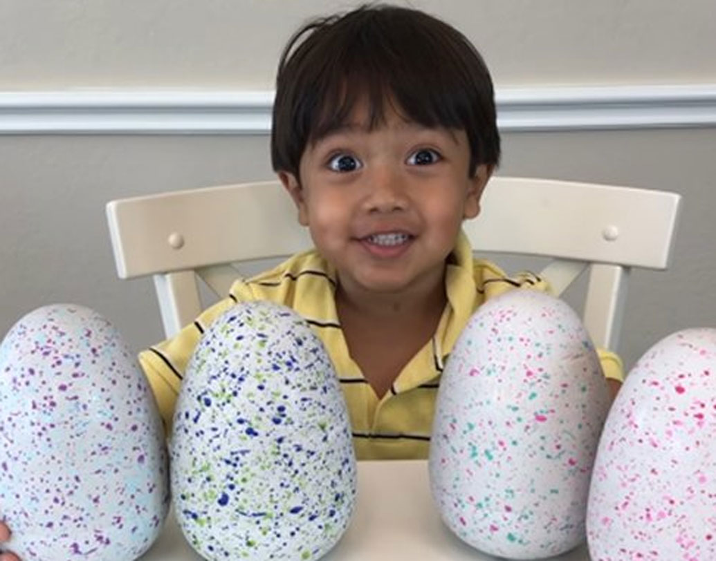 ‘ডিজনি পিক্সার’-এর তরফ থেকে এই কার সিরিজ দেওয়া হয়েছিল রায়ানকে। এক বছর আগেও এই ভিডিয়োর ভিউ সংখ্যা ৮০০ মিলিয়নেরও বেশি। এবং এই ভিডিয়োটিই রায়ানকে রাতারাতি ইউটিউব স্টার বানিয়ে দেয়।