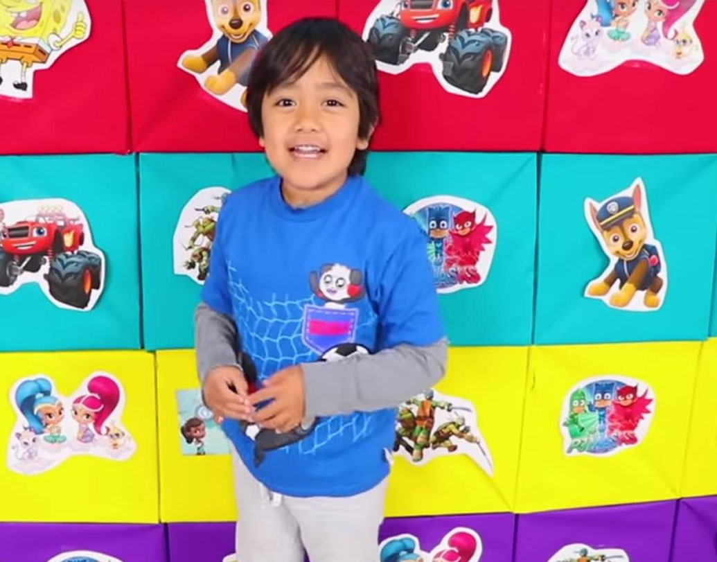 একেবারে বিশুদ্ধ সারল্য এবং খেলনা সম্পর্কে একটি শিশুর ‘বিশেষজ্ঞ’সুলভ মতামতের মিশ্রণে এই চ্যানেলের ভিডিওগুলি দর্শকদের মন জয় করে নিয়েছে সহজেই।