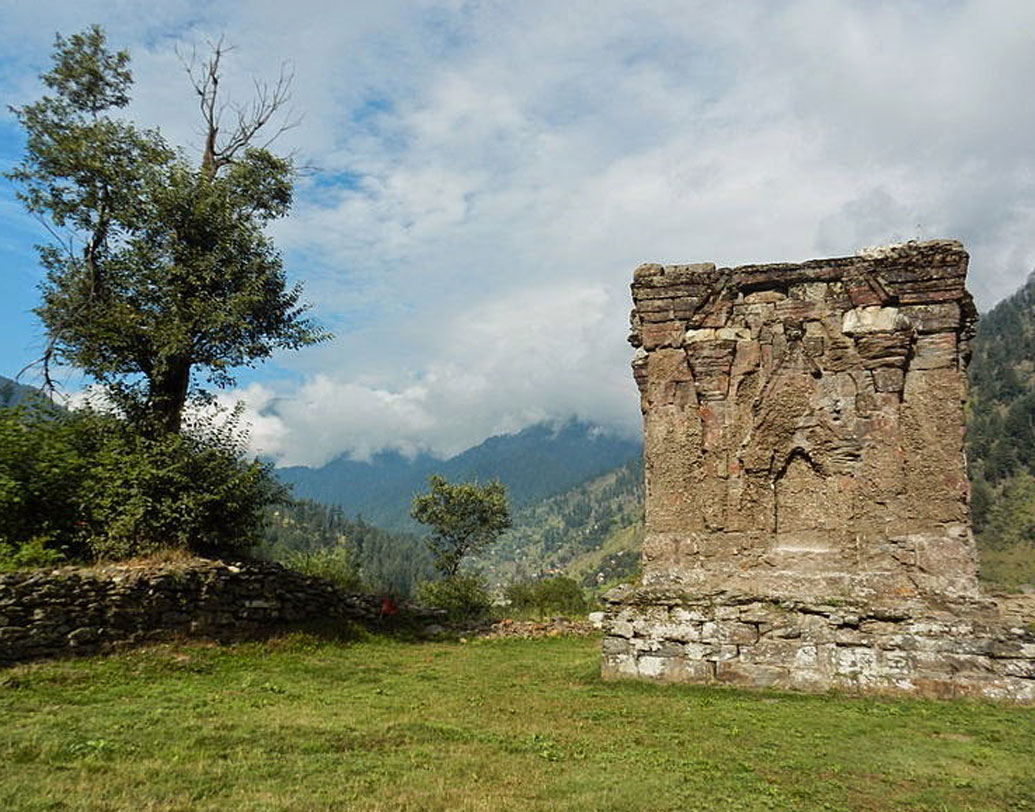 উনবিংশ শতাব্দীতে এই মন্দির সারাতে কিছু উদ্যোগ নেন জম্মুর ডোগরা রাজা গুলাব সিংহ। ১৯৪৭ সালে ভারত-পাক যুদ্ধের সময় পাশতুন উপজাতিদের দখলে আসে এই এলাকা। ফের বিস্মৃতির অতলে তলিয়ে যায় শারদা পীঠ। এখন এই মন্দির সম্পূর্ণ পরিত্যক্ত। কোনও বিগ্রহ নেই।