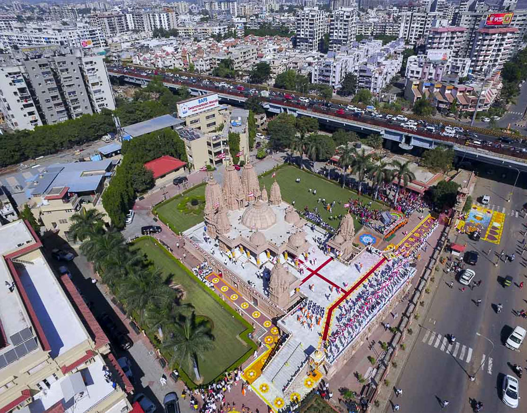 অক্সফোর্ড গ্লোবাল সিটিজ অ্যান্ড রিসার্চের প্রধান রিচার্ড হল্ট বলেন, গড়ে ৯ শতাংশেরও বেশি হারে বার্ষিক আর্থিক বৃদ্ধি প্রত্যক্ষ করবে সুরাত। হিরে উৎপাদনের জন্য বিখ্যাত এই শহরটি। গড় বার্ষিক বৃদ্ধি সুরাতের ক্ষেত্রে ৯.১৭ শতাংশ।