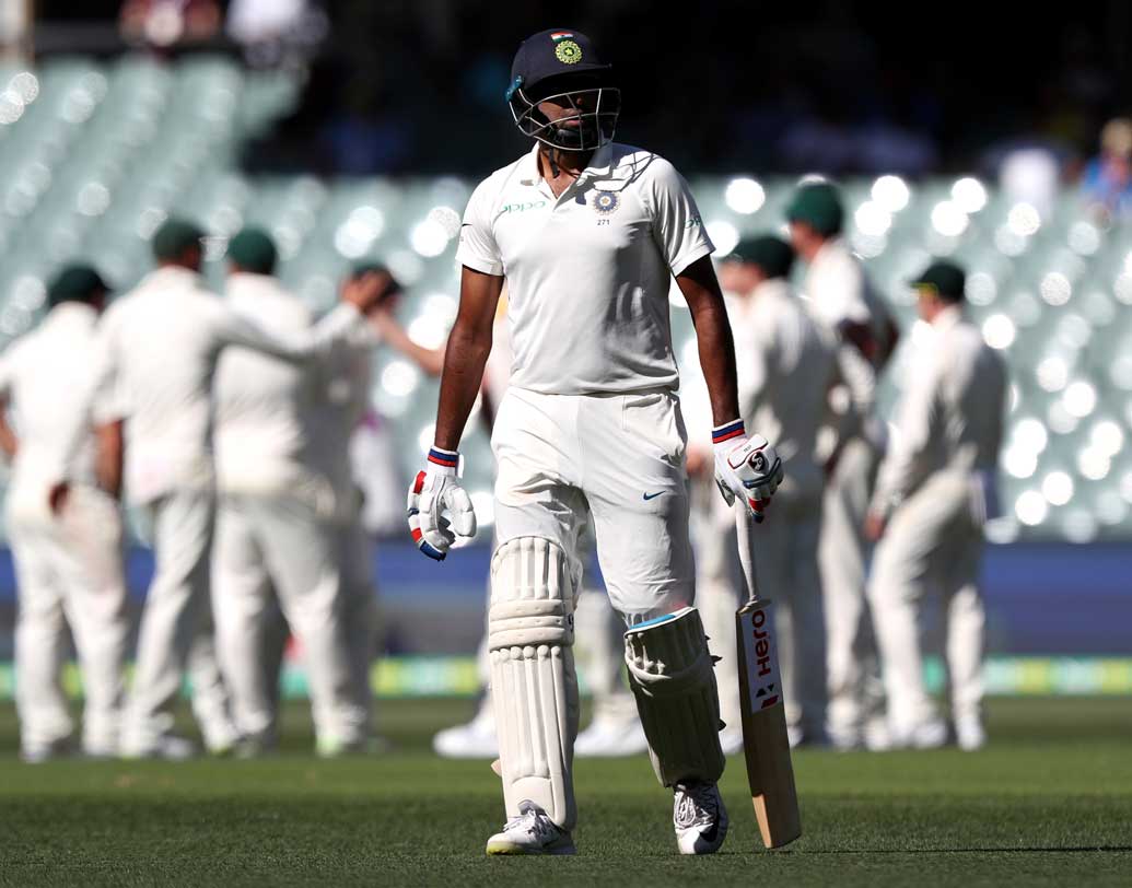 ছয় উইকেট চলে যাওয়ার পরে রবিচন্দ্রণ অশ্বিনকে নিয়ে লড়াই শুরু করেন পূজারা। দলের স্কোর ১৮৯, তখন ফিরে যান অশ্বিন। তিনি করেন ২৫ রান। পূজারা-অশ্বিন পার্টনারশিপে ওঠে ৬২ রান। ভারতীয় ইনিংসের সর্বোচ্চ পার্টনারশিপও এটিই।