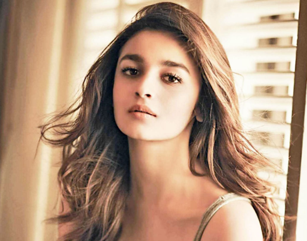 সেরা ৫০ সেক্সি মহিলার লিস্টে নাম লিখিয়েছেন আলিয়া ভট্টও। তিনি রয়েছেন ৬ নম্বরে।