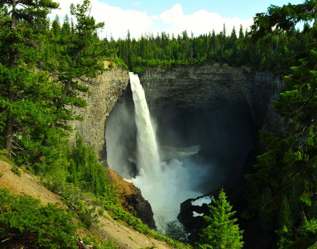 সেপ্টেম্বর মাস থেকে শুরু হয়েছিল এই গুহা সম্পর্কে তথ্য জানার কাজ, জানান জন। এপ্রিল মাসে ক্যারিবু হরিণ গণনার সময় ব্রিটিশ কলম্বিয়ার বন দফতরের হেলিকপ্টার এটির প্রথম সন্ধান পায়।