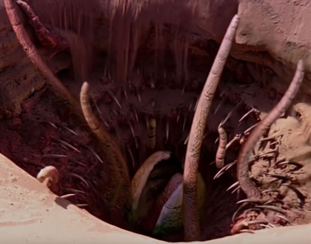 বেভান মাস্ট নামে এক জীববিদ বলেন, এই গুহাকে পরবর্তীতে স্থানীয় ভাষায় কোনও নাম দেওয়া হতে পারে। তবে আপাতত এটিকে ‘সারলাক পিট’ই বলা হচ্ছে, কারণ দৈত্যাকার একটি মুখ রয়েছে এই গুহাটির।