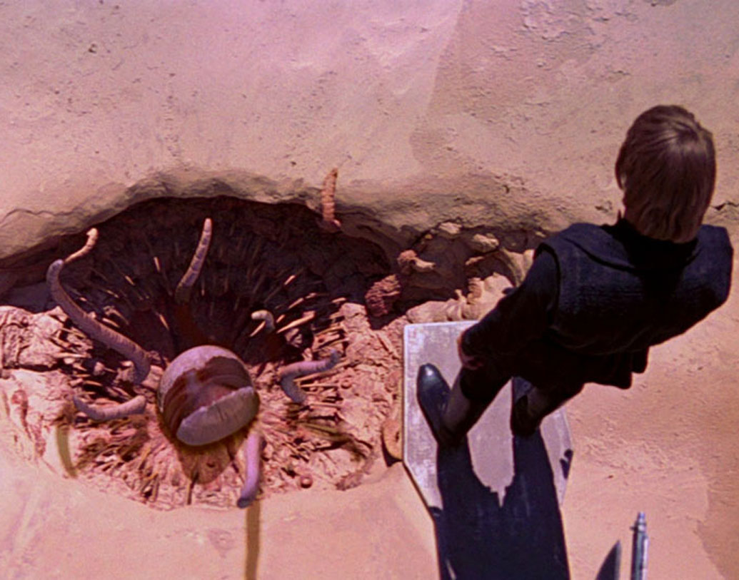 স্টার ওয়ার্স সিরিজের ছবি ‘রিটার্ন অব জেডি’-র নাম অনুযায়ী এটিকে আপাতত সারলাক পিট বলা হচ্ছে। ছবিতে সারলাক ছিল এক দানব, যে ধীরে ধীরে শিকারকে টেনে নিত নিজের গুহামুখের দিকে। এটিও তেমনই বিপুল। আসলে এই গুহাটি জাতীয় সম্পদ। তাই এটির প্রকৃত অবস্থান এখনও জানানো হয়নি।