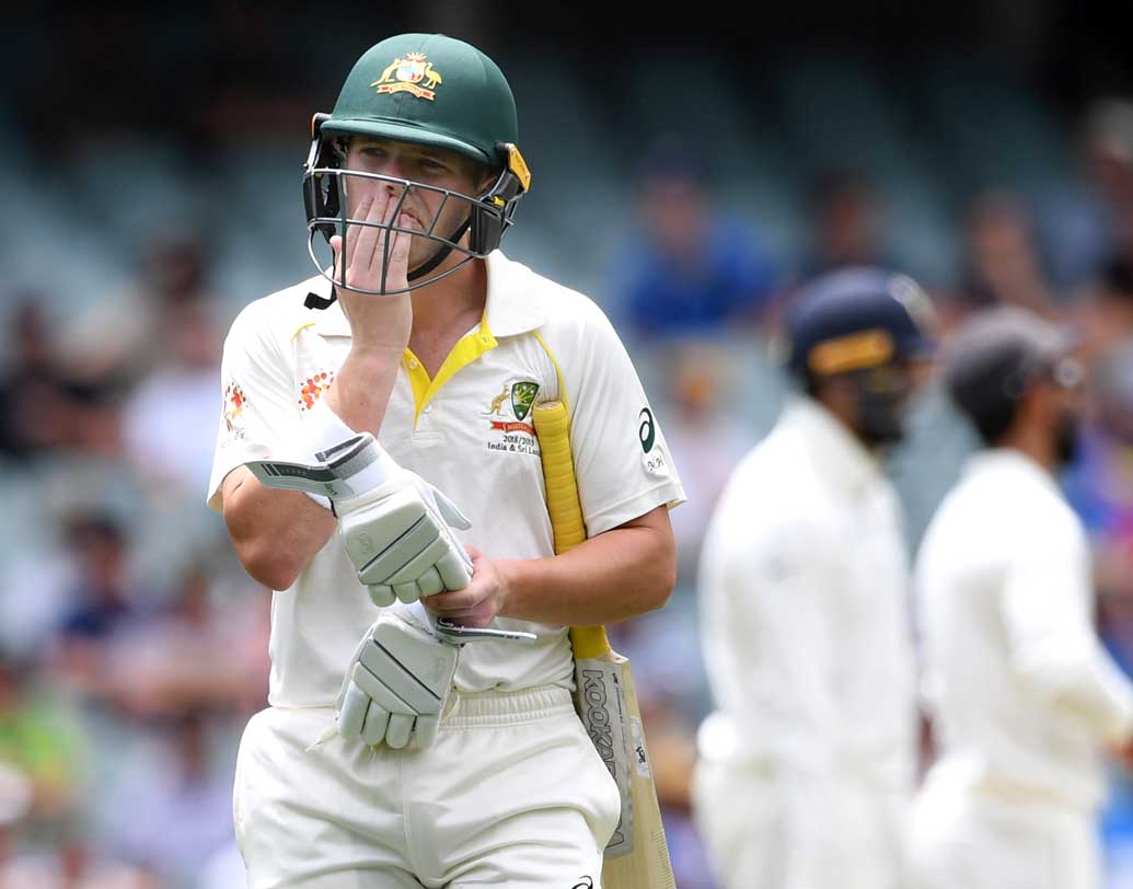 এই জুটিতে ভাঙন ধরান রবিচন্দ্রণ অশ্বিন। মার্কাস হ্যারিস, উসমান খোয়াজা দু’জনই অশ্বিনের শিকার।