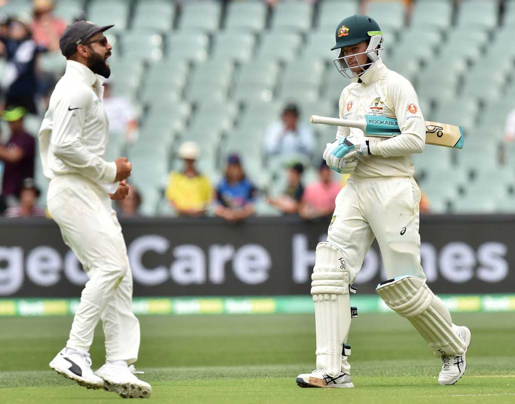 এই জুটিতে ভাঙন ধরান বুমরা। হ্যান্ডসকম্বকে ফেরত পাঠান তিনি। দ্রুত ফিরে যান অধিনায়ক টিম পেইনও।