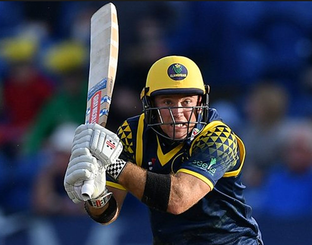 কলিন ইনগ্রাম: দক্ষিণ আফ্রিকার ৩৩ বছরের এই ক্রিকেটারটি জাতীয় দলের হয়ে শেষ ম্যাচ খেলেছেন বহু দিন আগে। যদিও নিজেকে ২ কোটির বেস প্রাইসে রেখেছেন তিনি। গত বারও একই বেস প্রাইস রেখেছিলেন। কিন্তু, কোনও দলই তাঁকে কেনেনি।