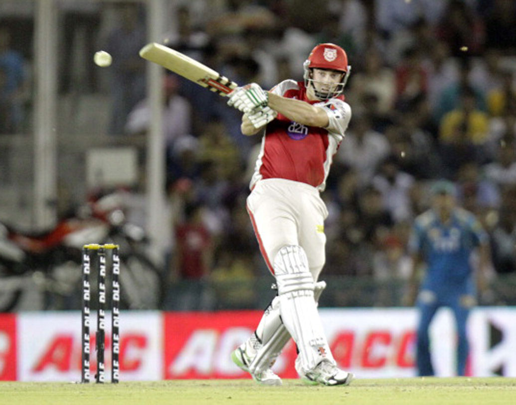 শন মার্শ: ফর্মের ধারে কাছে নেই। টেস্টে পর পর ছয়টি ইনিংসে দশের কম রান করে ১৩০ বছরের লজ্জার রেকর্ড ভেঙেছেন। ২০১৭-এ শেষ আইপিএল খেলেন, ৯টি ম্যাচে করেছিলেন ২৬৪ রান। তবে এত কিছুর পরও এ বারে নিজেকে ২ কোটির বেস প্রাইসে রেখেছেন।