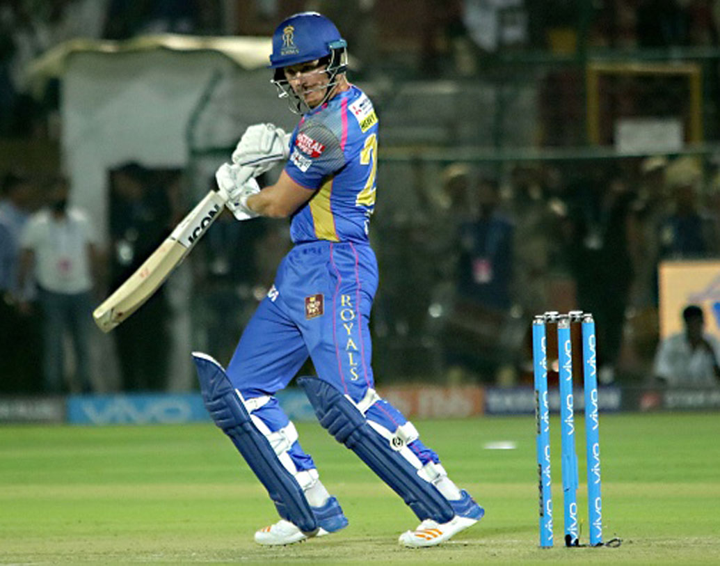 ডি’আর্কি শর্ট: এই অজি ক্রিকেটারটি জাতীয় দলেও তেমন কিছু নজর কাড়তে পারেননি। আইপিএল-এর সূচনা পর্বেও তেমন বলার মতো কিছু নেই। যদি নিজের দর বেশ ভালই রেখেছেন।