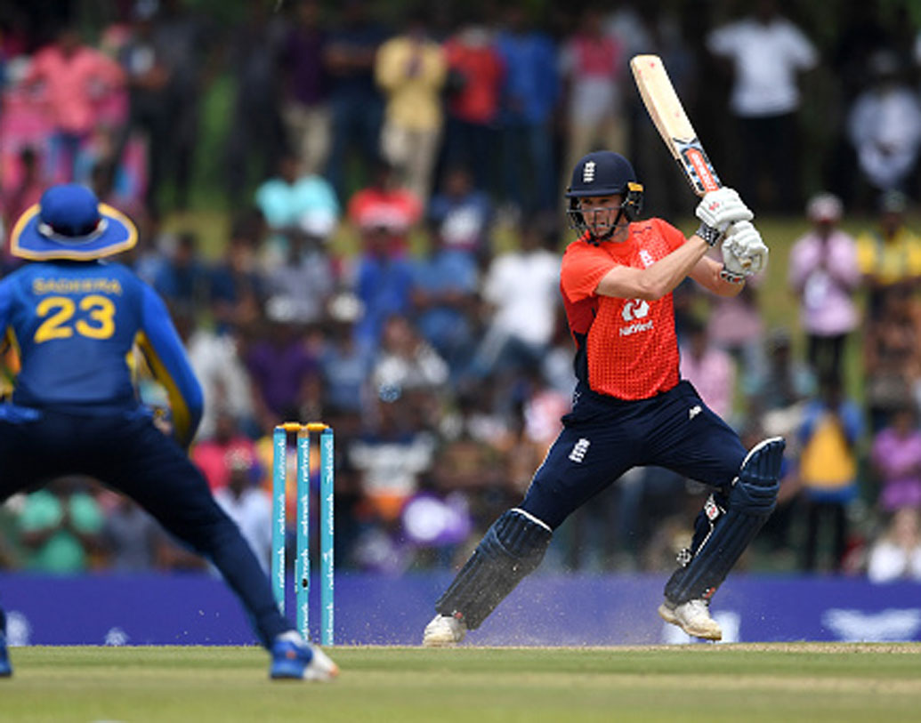 ক্রিস ওকস: গত বার বেঙ্গালুরুর হয়ে মাঠে নেমেছিলেন। ইংল্যান্ডের বোলার-অলরাউন্ডারটির আশা এ বারও ভাল দর উঠবে তাঁর।