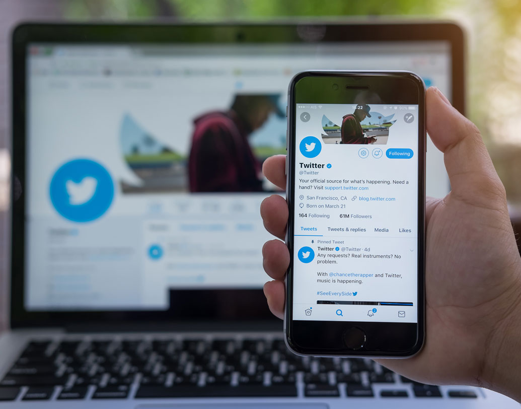 সোশ্যাল মিডিয়া নিয়ে ভুলের এটাই শেষ নয়। বহু বার টুইটারকে কিনে নেওয়ার কথা ভেবেছে গুগল। প্রথম দিকে ভারতীয় মুদ্রায় প্রায় ১৮ হাজার কোটি টাকা এবং পরে আরও এক বার প্রায় ৭১ হাজার ৩১৫ কোটি টাকা পর্যন্ত দাম চূড়ান্ত হয়। শেষ মুহূর্তে পিছিয়ে আসে গুগল। টুইটার কিনে ফেলতে পারলে সোশ্যাল দুনিয়ায় অনেকটা এগিয়ে যেত গুগল।