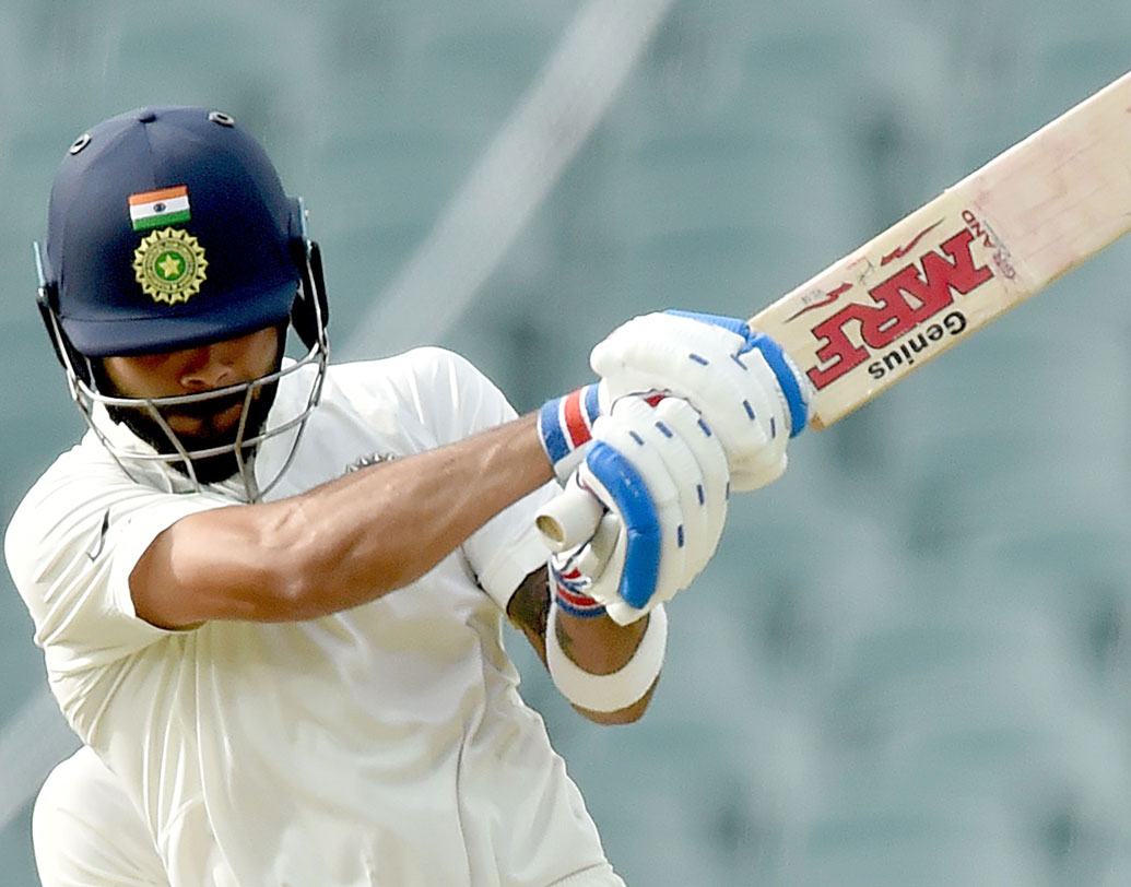 অস্ট্রেলিয়ার মাটিতে ২৮তম সফরকারী ব্যাটসম্যান হিসাবে এই রেকর্ড গ়ড়লেন বিরাট।