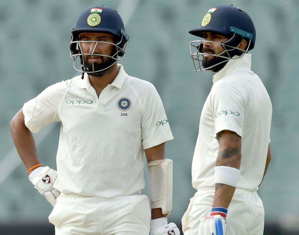 এর পরই ভীত মজবুত করার কাজ শুরু করেন চেতেশ্বর পূজারা এবং বিরাট কোহালি। বিরাট আউট হওয়ার পর মাঠে নামেন অজিঙ্ক রাহানে। এই ম্যাচে রাহানে রান পেলে তিনিও অনিশ্চিত হয়ে পড়বেন।