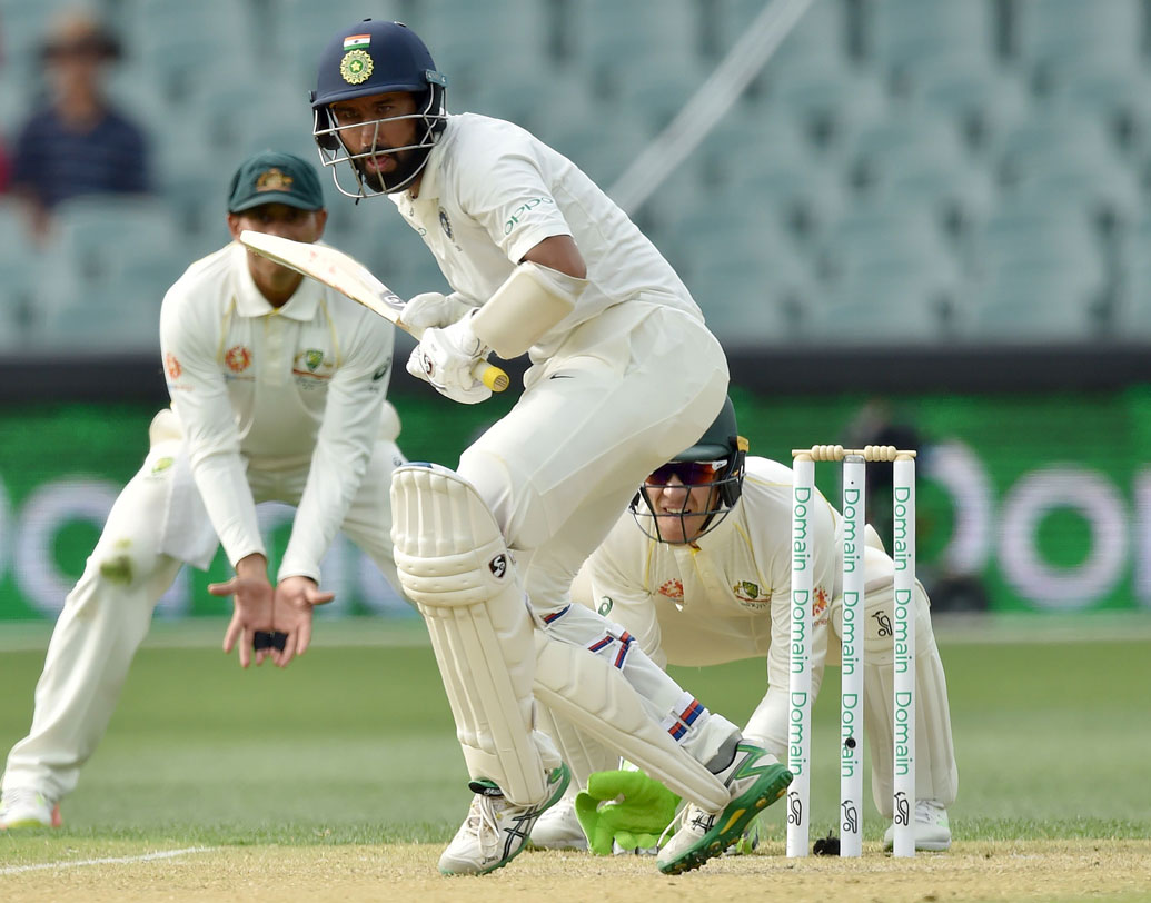 খেলার এখনও বাকি দু’দিন। আর হাতে সাত উইকেট। আরও দেড়শো রান করতে পারলে, চতুর্থ ইনিংসে ব্যাট করতে নামা অস্ট্রেলিয়ার পক্ষে ম্যাচ বাঁচানো কঠিন হয়ে পড়বে।