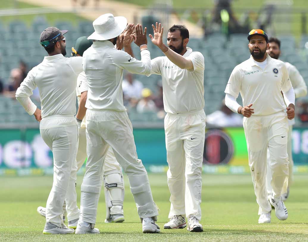 এখনও পর্যন্ত টেস্ট ক্রিকেটের ইতিহাসে ৬৬৬ বার ৩০০ বা তার বেশি রানের টার্গেট বিপক্ষের সামনে রাখা হয়েছে। কিন্তু, এর মধ্যে মাত্র ৩০বার সেই টার্গেটে পৌঁছানো সম্ভব হয়েছ। যার মধ্যে ২০ বার ঘটে ১৯৯০-এর পর।