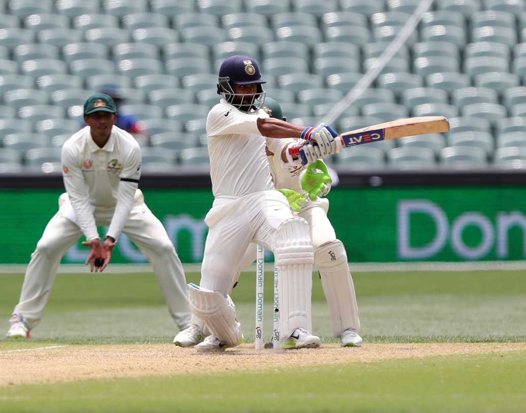 এর আগে অবশ্য ভারতীয় ইনিংসকে টেনে নিয়ে যাওয়ার কাজ করেন চেতেশ্বর পূজারা এবং অজিঙ্ক রাহানে। বেশ কয়েকটি ম্যাচের পর রান পেলেন রাহানে। যদিও এ দিন ফের ব্যর্থ রোহিত শর্মা।