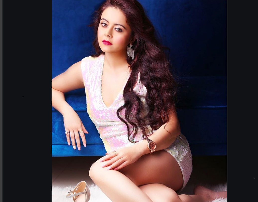 অভিনেত্রী বলেন, তাঁর পায়ের তলায় সর্ষে। পাহাড় হোক বা সমুদ্র, বেড়াতেই নাকি সবচেয়ে বেশি ভালবাসেন তিনি। উত্তর-পূর্ব ভারত কিংবা কাশ্মীরের প্রত্যন্ত এলাকা সর্বত্রই তিনি ঘুরে বেড়িয়েছেন।