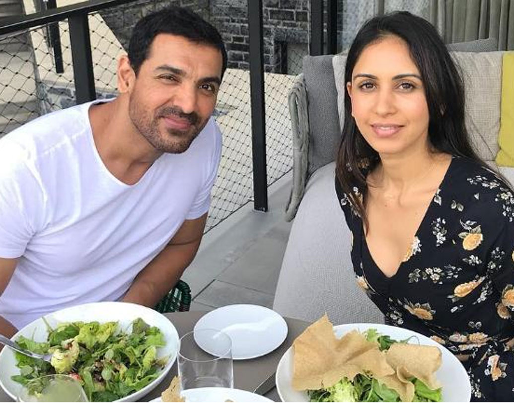 জনের স্ত্রীর নাম প্রিয়া রাঞ্চল। প্রিয়াকে বিয়ের পর জন বলেছিলেন, ‘‘বেশ কয়েক জন জন আব্রাহামকে কেনার ক্ষমতা রাখে প্রিয়া ও তাঁর পরিবার। কিন্তু পড়াশোনায় ভাল মেয়ে প্রিয়া বরাবরই মাটির কাছাকাছি থাকার মানসিকতার মেয়ে।’’