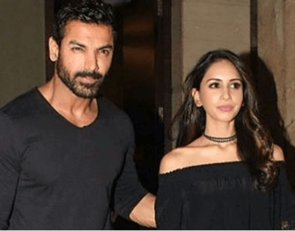 প্রিয়ার জন্ম এবং বড় হওয়া লস অ্যাঞ্জেলসে। যদিও তাঁর আদি বাড়ি হিমাচল প্রদেশের কাংরা উপত্যকায়।