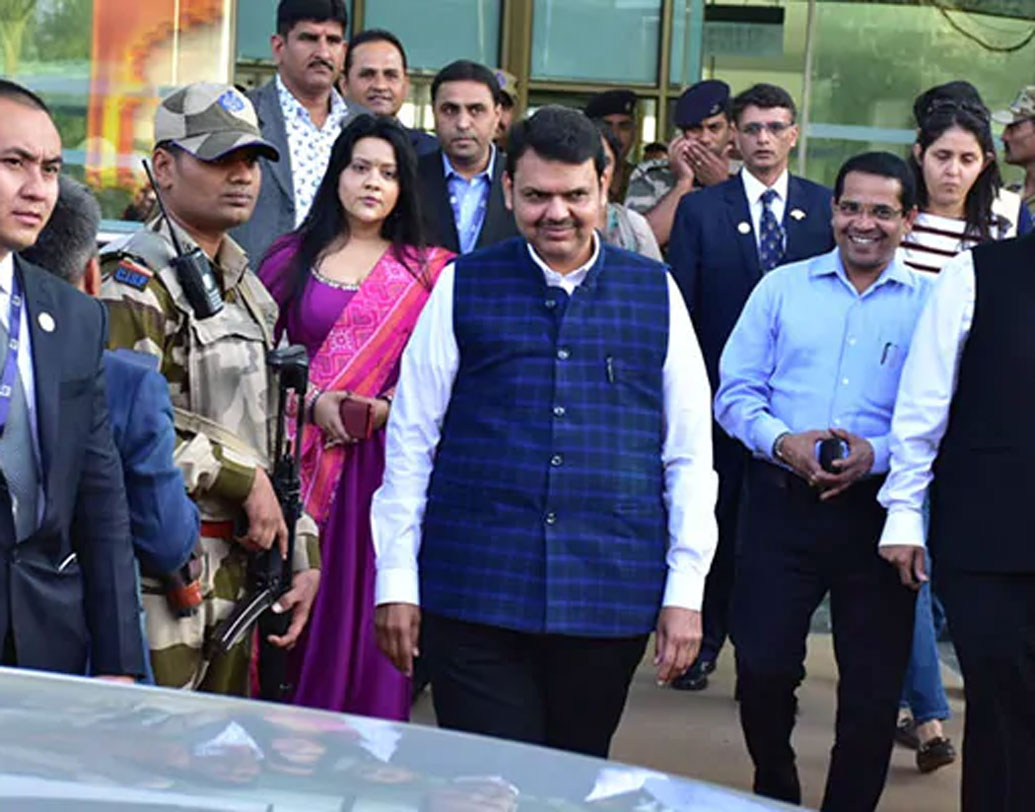 মহারাষ্ট্রের মুখ্যমন্ত্রী দেবেন্দ্র ফডণবীশ, শিল্পপতি লক্ষ্মী মিত্তল, ব্রিটিশ পেট্রোলিয়াম কোম্পানির বব ডাডলি, হলিউডের ‘টোয়েন্টি ফার্স্ট সেঞ্চুরি ফক্স’-এর জেমস মারডক, স্ট্যান্ডার্ড চাটার্ড ব্যাঙ্কের সিইও বিল উইন্টার্স, ওয়ার্ল্ড ইকনমিক ফোরামের প্রতিষ্ঠাতা ক্লাউস শোয়াব।