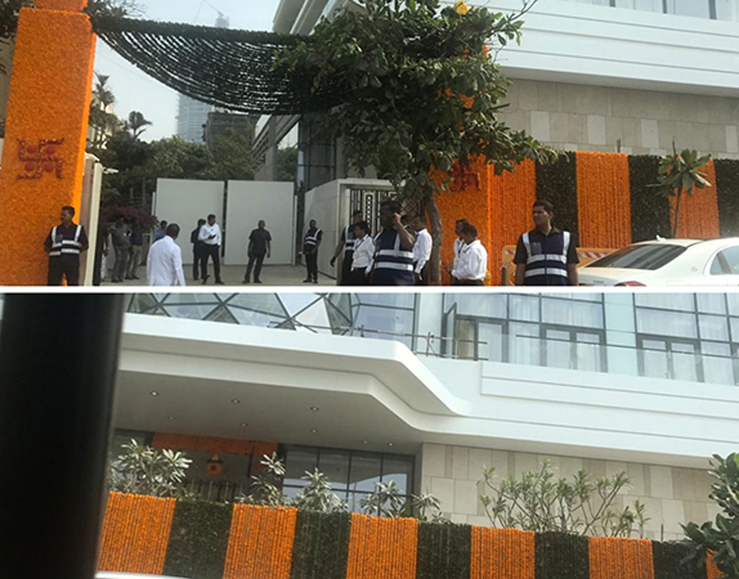 বান্দ্রার ওয়ারলিতে ঈশা ও আনন্দের বাংলোয় গিলিটা সেজে উঠেছে গাঁদা ফুলের সাজে। একই সঙ্গে চলছে নির্মাণ কাজের শেষ মুহূর্তের প্রস্তুতিও।