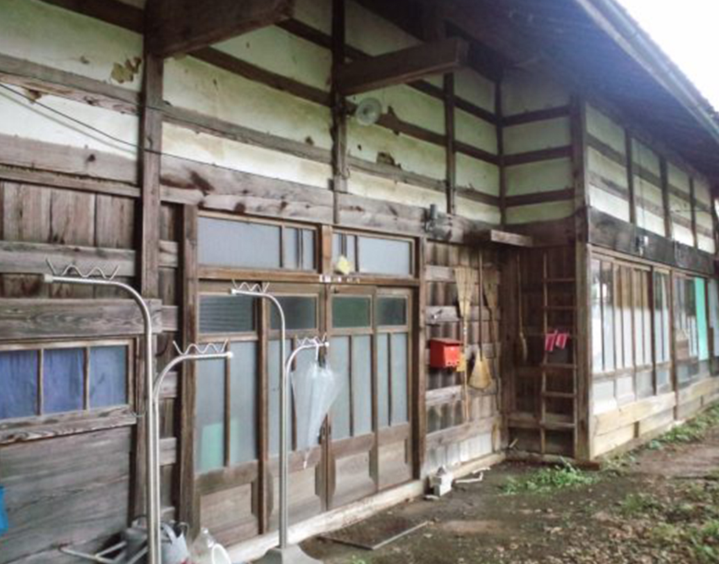 কিন্তু এত পরিত্যক্ত বাড়ির বাড়বাড়ন্ত হওয়ার কারণ কী?