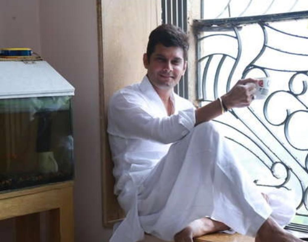 এই ফ্ল্যাটে এসে ধীরে ধীরে অবসাদ কাটিয়ে নতুন জীবন শুরু করেছেন অমর। এমনই একটি ফ্ল্যাটের স্বপ্ন দেখতেন বলে জানিয়েছেন তিনি।