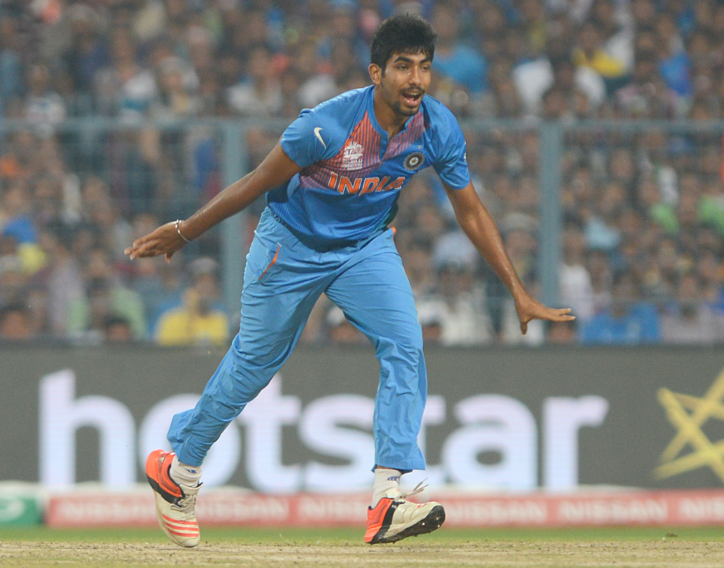 পাকিস্তানের বিরুদ্ধে ২০১৭ সালে আইসিসি চ্যাম্পিয়ন্স ট্রফি ফাইনালে ফকর জামানকে ইনিংসের একেবারে প্রথম দিকে আউট করেন যশপ্রীত বুমরা। নো বল হওয়ায় দ্বিতীয় জীবন পান জামান। তাঁর সেঞ্চুরিতে ম্যাচ জেতে পাকিস্তান।